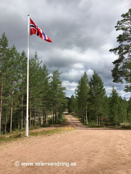 Norsk flagga vid Støa Grendehus 17 maj 2017