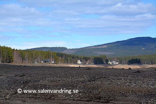 Långflon. Vy från Larsgården norrut mot den gamla gränshandeln